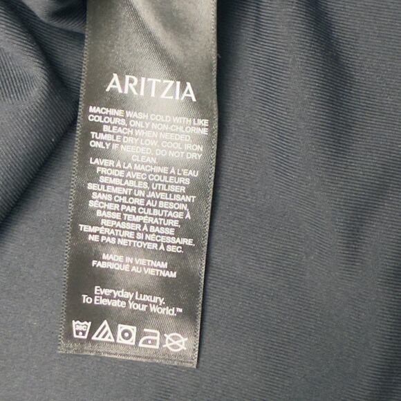 Aritzia X-LARGE Black Original Contour Muscle Tank Second-skin Crewneck  NEW - Picture 6 of 9